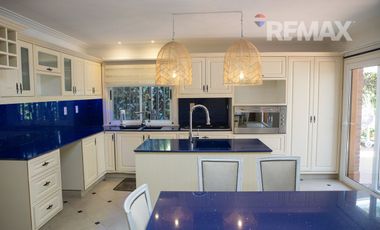 Calle cortada muy tranquila  - ACASSUSO