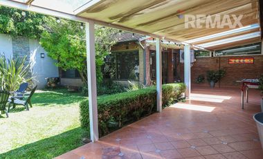 Calle cortada muy tranquila  - ACASSUSO