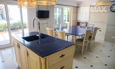 Calle cortada muy tranquila  - ACASSUSO