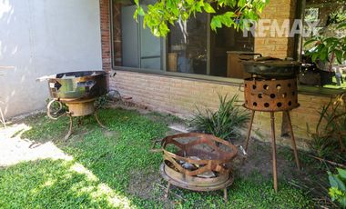 Calle cortada muy tranquila  - ACASSUSO