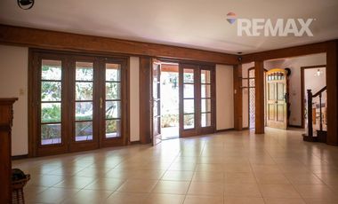 Calle cortada muy tranquila  - ACASSUSO