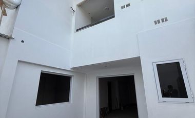 DEPARTAMENTO DE 2 DORMITORIOS CON COCHERA Y PATIO