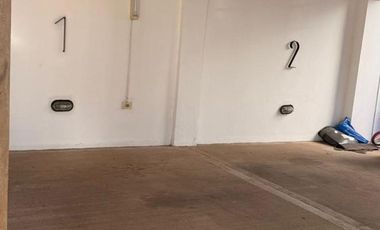 Triplex con cochera. Balcón a la calle.Zona centro