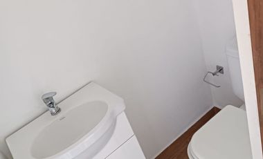 Triplex con cochera. Balcón a la calle.Zona centro