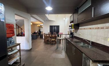 CASA 5 AMB, FONDO, COCHERA, PIÑEYRO