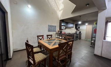 CASA 5 AMB, FONDO, COCHERA, PIÑEYRO