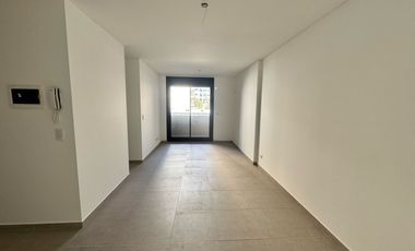 VENTA: Departamento de dos dormitorios, a estrenar, con balcón y cochera. Centro, Rosario