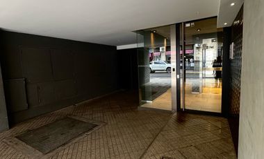 VENTA: Departamento de dos dormitorios, a estrenar, con balcón y cochera. Centro, Rosario