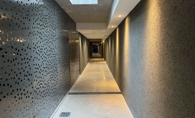 VENTA: Departamento de dos dormitorios, a estrenar, con balcón y cochera. Centro, Rosario