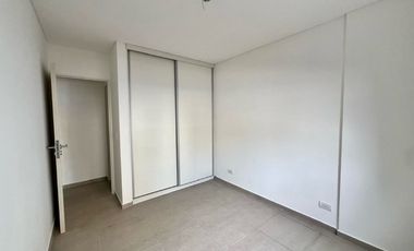 VENTA: Departamento de dos dormitorios, a estrenar, con balcón y cochera. Centro, Rosario
