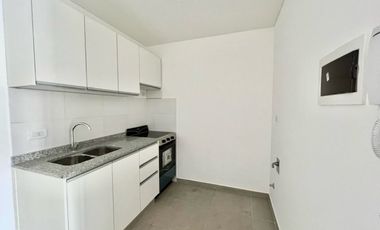 VENTA: Departamento de dos dormitorios, a estrenar, con balcón y cochera. Centro, Rosario