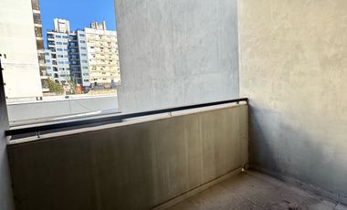 VENTA: Departamento de dos dormitorios, a estrenar, con balcón y cochera. Centro, Rosario