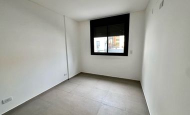 VENTA: Departamento de dos dormitorios, a estrenar, con balcón y cochera. Centro, Rosario
