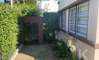 Casa en venta |2 dormitorios | Apto Credito | Lisandro Olmos |La Plata