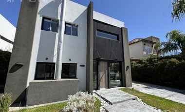 Venta casa 6 ambientes con piscina Altos de Hudson II - Hudson
