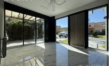 Venta casa 6 ambientes con piscina Altos de Hudson II - Hudson