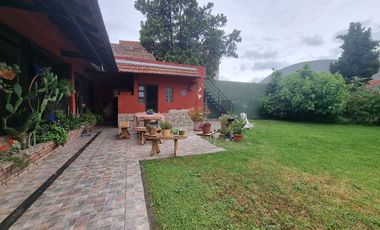 Casa 4 amb, Cocheras, Quincho, Pileta, lote de 853 m²