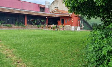 Casa 4 amb, Cocheras, Quincho, Pileta, lote de 853 m²