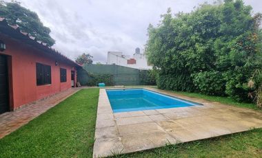 Casa 4 amb, Cocheras, Quincho, Pileta, lote de 853 m²