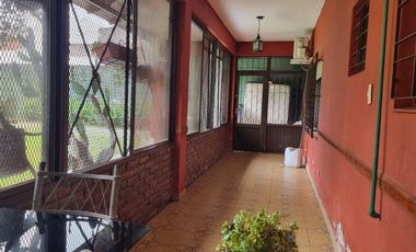 Casa 4 amb, Cocheras, Quincho, Pileta, lote de 853 m²
