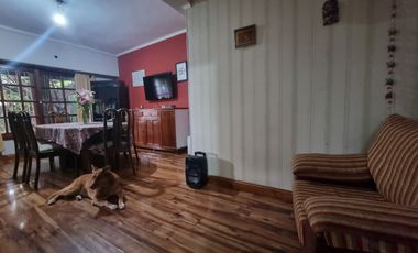 Casa 4 amb, Cocheras, Quincho, Pileta, lote de 853 m²