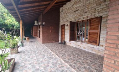 Casa 4 amb, Cocheras, Quincho, Pileta, lote de 853 m²