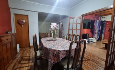 Casa 4 amb, Cocheras, Quincho, Pileta, lote de 853 m²