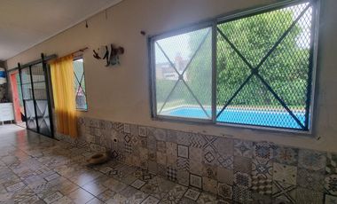 Casa 4 amb, Cocheras, Quincho, Pileta, lote de 853 m²