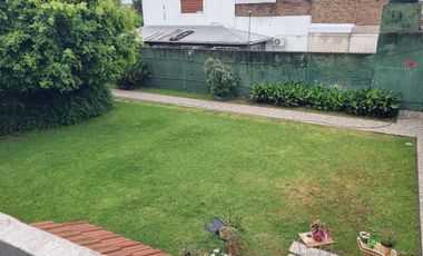 Casa 4 amb, Cocheras, Quincho, Pileta, lote de 853 m²