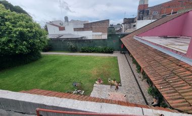Casa 4 amb, Cocheras, Quincho, Pileta, lote de 853 m²