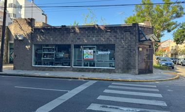 Local en  venta Sobre Av. Perón en San Fernando.