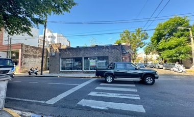 Local en  venta Sobre Av. Perón en San Fernando.