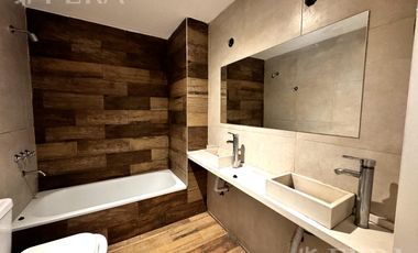 Venta de departamento de 2 ambientes con balcón en Wilde