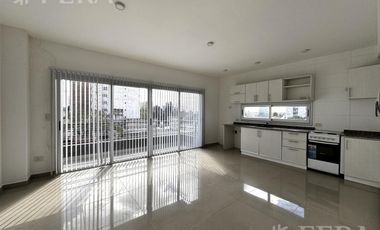 Venta de departamento de 2 ambientes con balcón en Wilde