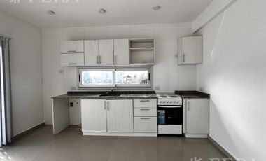 Venta de departamento de 2 ambientes con balcón en Wilde