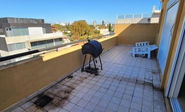 Muy buen depto en duplex LA LUCILA 4 ambientes con cochera Debenedetti y Rawson