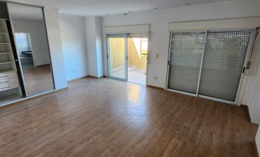 Muy buen depto en duplex LA LUCILA 4 ambientes con cochera Debenedetti y Rawson