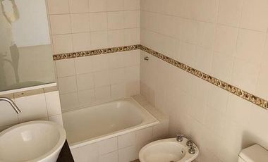 Muy buen depto en duplex LA LUCILA 4 ambientes con cochera Debenedetti y Rawson