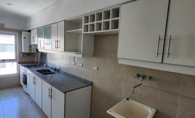 Muy buen depto en duplex LA LUCILA 4 ambientes con cochera Debenedetti y Rawson