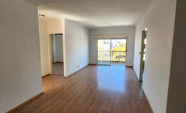 Muy buen depto en duplex LA LUCILA 4 ambientes con cochera Debenedetti y Rawson