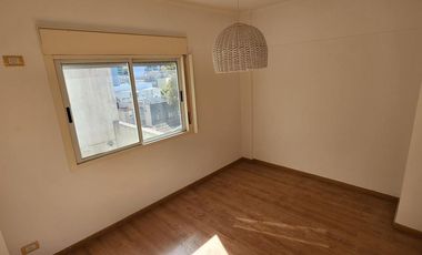 Muy buen depto en duplex LA LUCILA 4 ambientes con cochera Debenedetti y Rawson