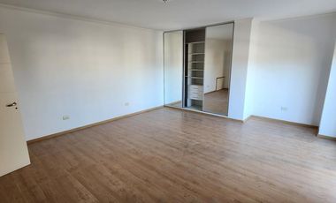 Muy buen depto en duplex LA LUCILA 4 ambientes con cochera Debenedetti y Rawson