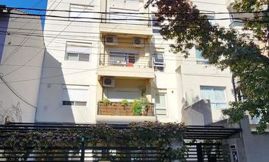 Muy buen depto en duplex LA LUCILA 4 ambientes con cochera Debenedetti y Rawson