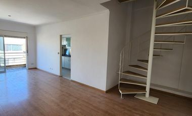 Muy buen depto en duplex LA LUCILA 4 ambientes con cochera Debenedetti y Rawson