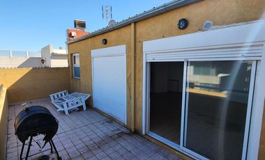 Muy buen depto en duplex LA LUCILA 4 ambientes con cochera Debenedetti y Rawson