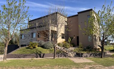 Casa 4 Dormitorios en Colón Entre Ríos