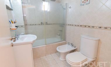 Semipiso de 3 dormitorios y cochera sobre Boulevard Gálvez