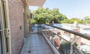 Semipiso de 3 dormitorios y cochera sobre Boulevard Gálvez