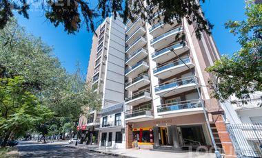 Semipiso de 3 dormitorios y cochera sobre Boulevard Gálvez