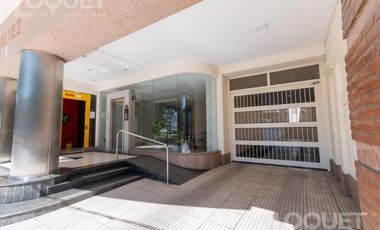 Semipiso de 3 dormitorios y cochera sobre Boulevard Gálvez